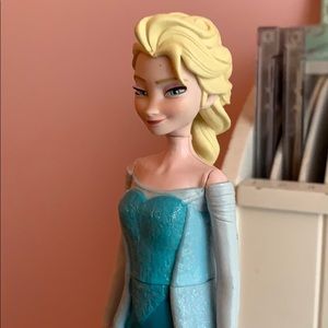 Elsa figurine